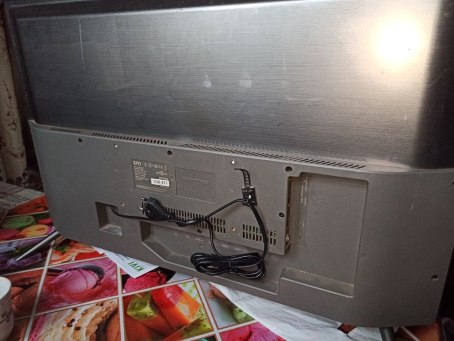 Продам телевізор смарт ТВ KIVI