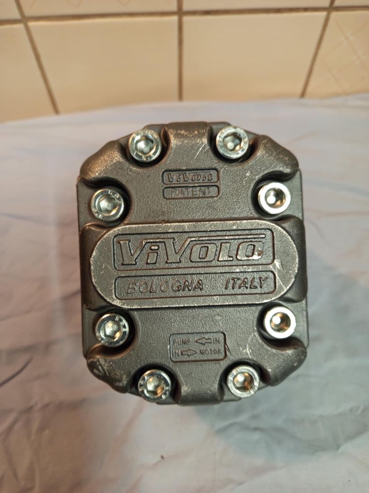 Pompy hydrauliczne vivolo XV 3P – D/C. 38 i 32 cm3 na obrót.
