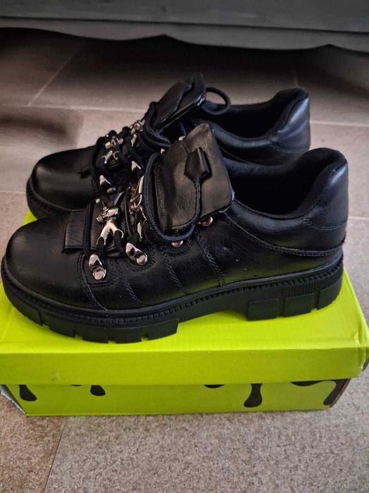 Sapato ténis em preto novos