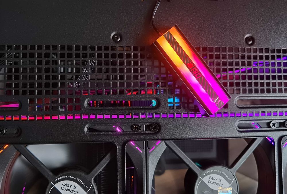 TEUCER Radiator aluminiowy ARGB do dysku SSD M.2 NVMe / SATA