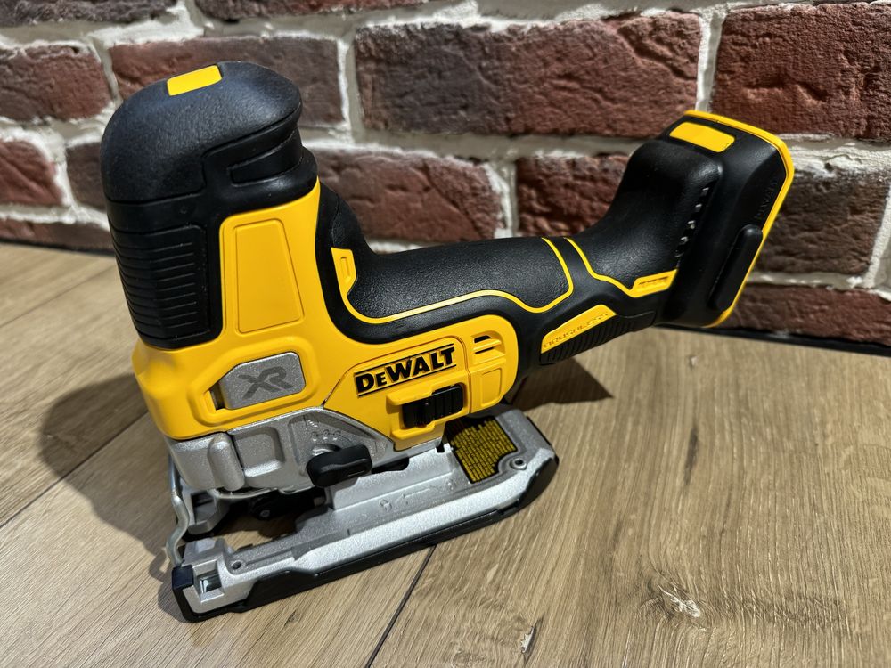 Лобзик DeWalt DCS335B