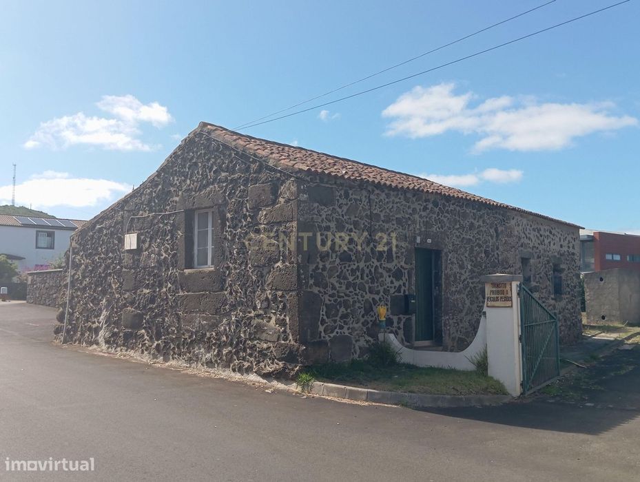 Armazém em Santa Cruz da Graciosa com Vista e Acessos
