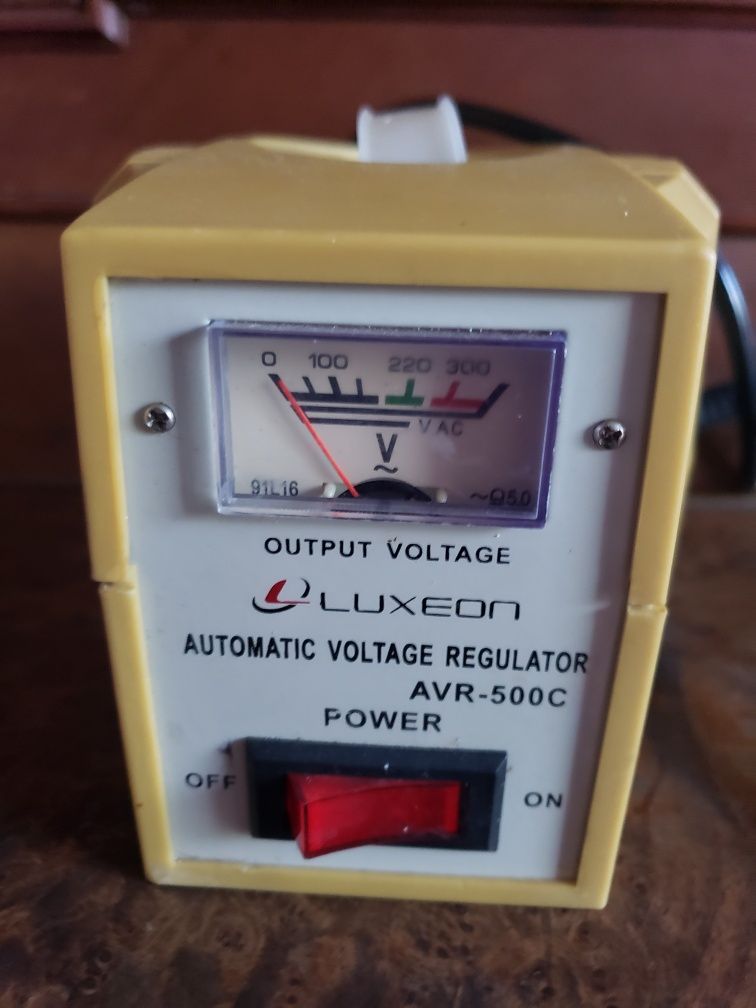 Стабилизатор напряжения  Luxeon AVR-500C