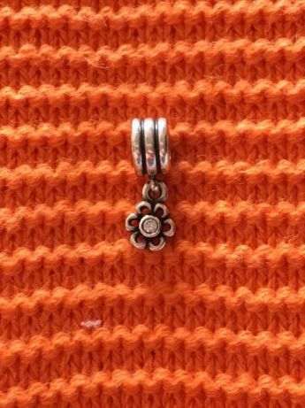 Conta pendente flor da marca Pandora