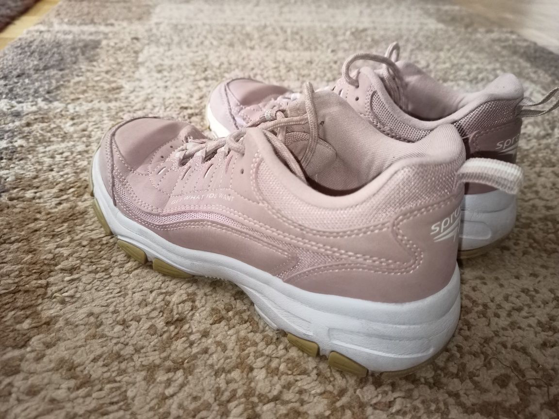 Buty sportowe, różowo - białe na podwyższeniu, dziewczęce