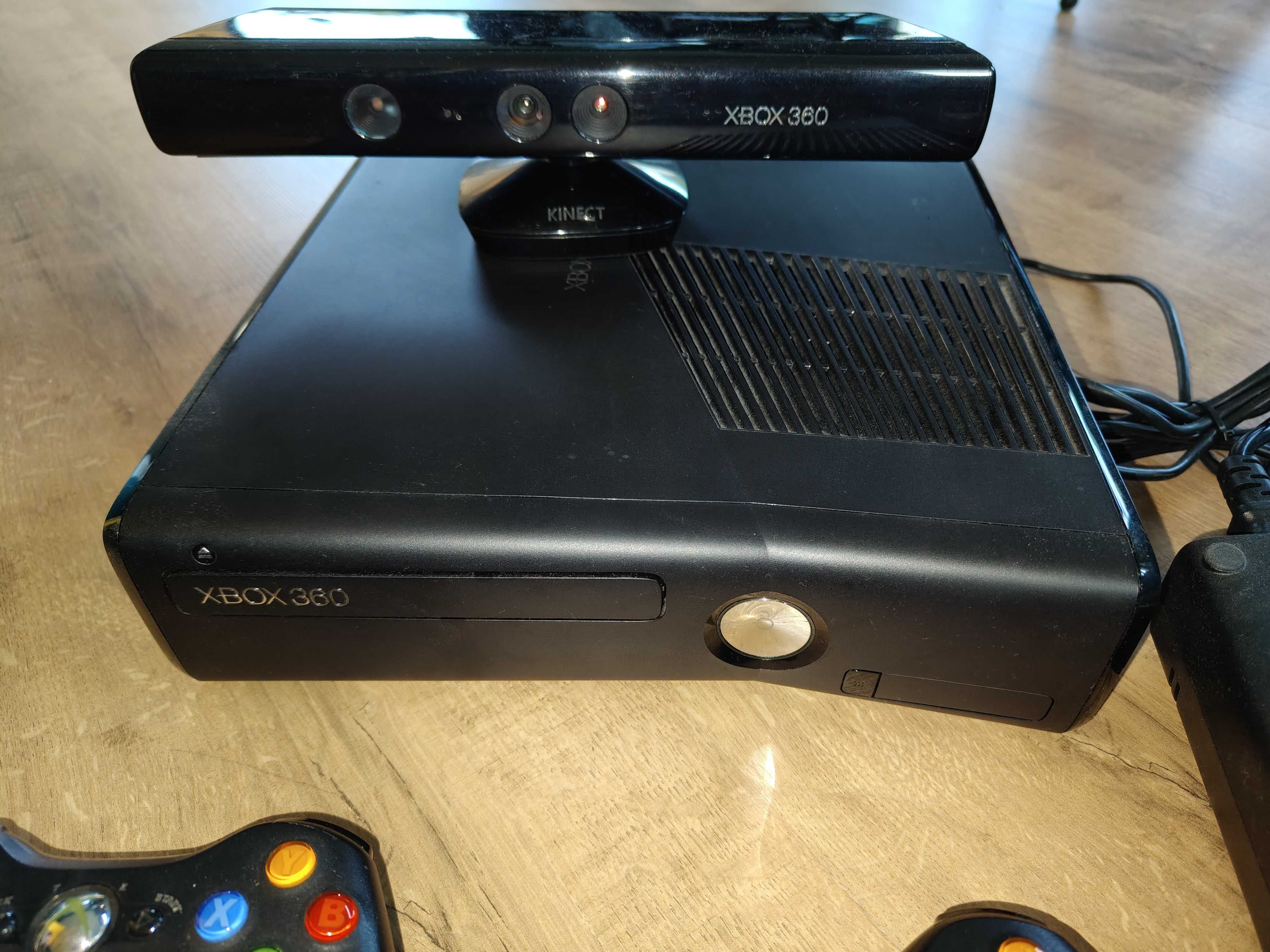 Xbox 360 Kinect + dwa pady