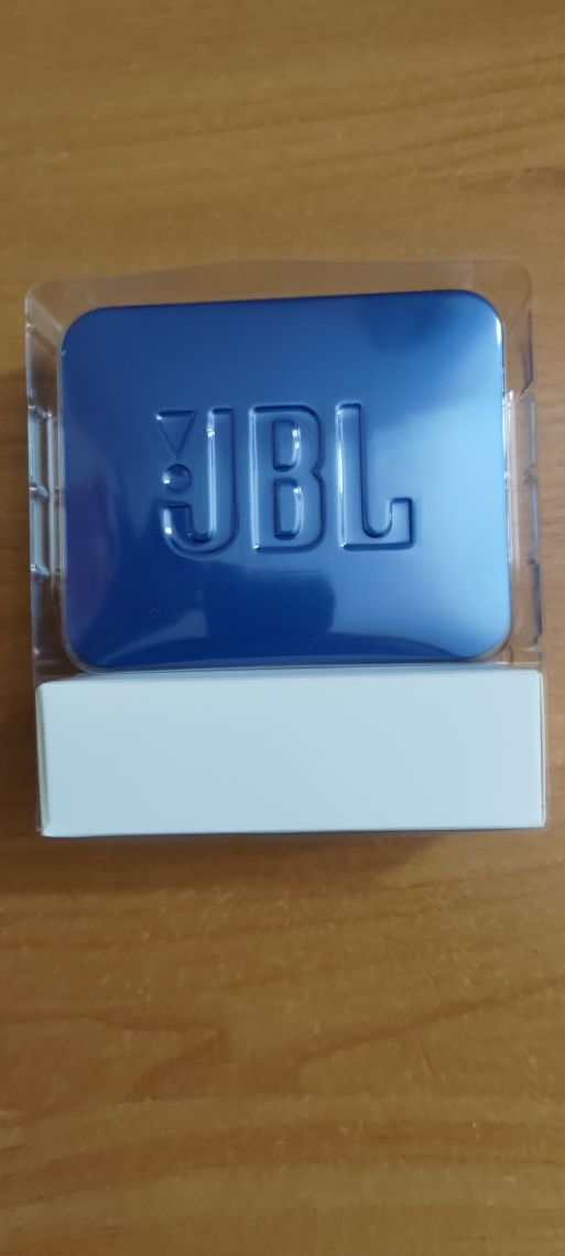 Продам компактную колонку JBL GO 2