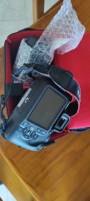 Câmera fotográfica Canon.