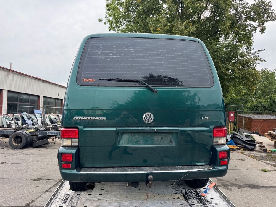 Volkswagen t4 multiwan multivan  ćwiartka próg błotnik klapa bagażnika klapa tylnia tył z szybą drzwi boczne przesuwne drzwi suwane zielone zielony ciemny z szybą