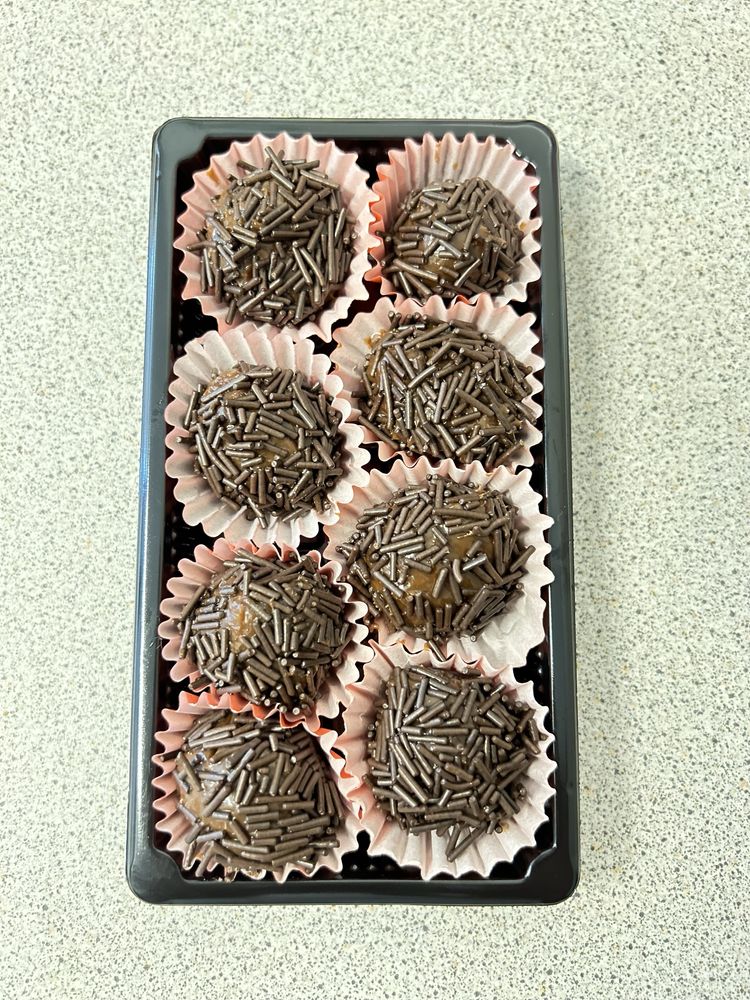 Vendo Pão de queijo, brigadeiros , bolos e brownie