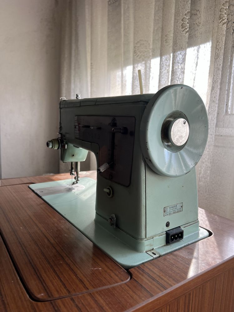 Maquina de Costura Singer c/movel