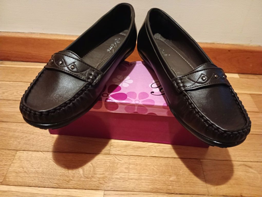 Sapatos de mulher novos (38,40 e 41)
