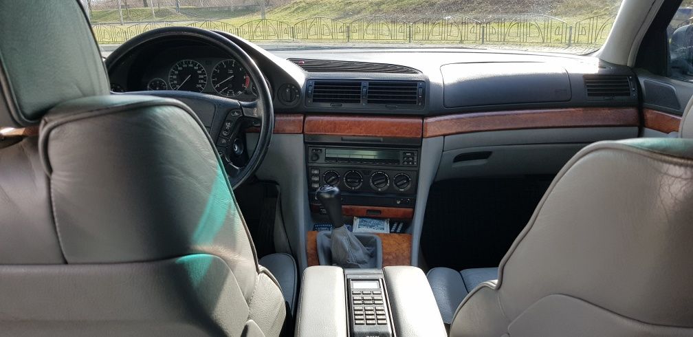 BMW 38. Механика 3.5 бензин/газ 1998г.р.