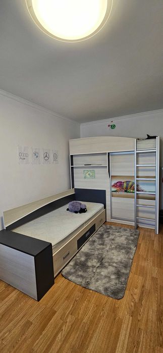 Продаємо дитячу кімнату, є два матраци в хорошому стані.