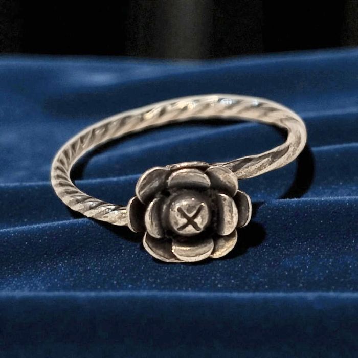 Srebrny pierścionek Juwelia