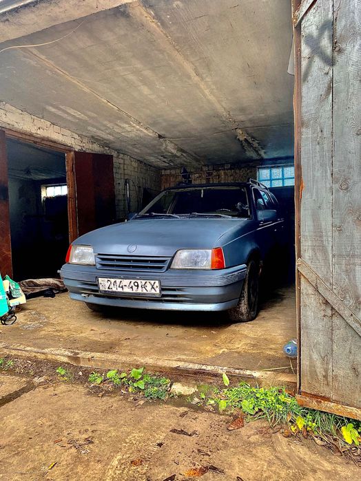 Продам Опель кадет 1.6(универсал)