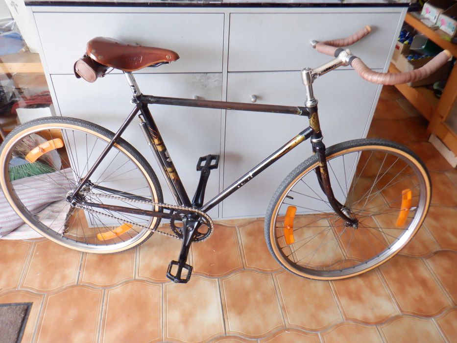 Bicicleta clássica Sangal transformada para roda presa