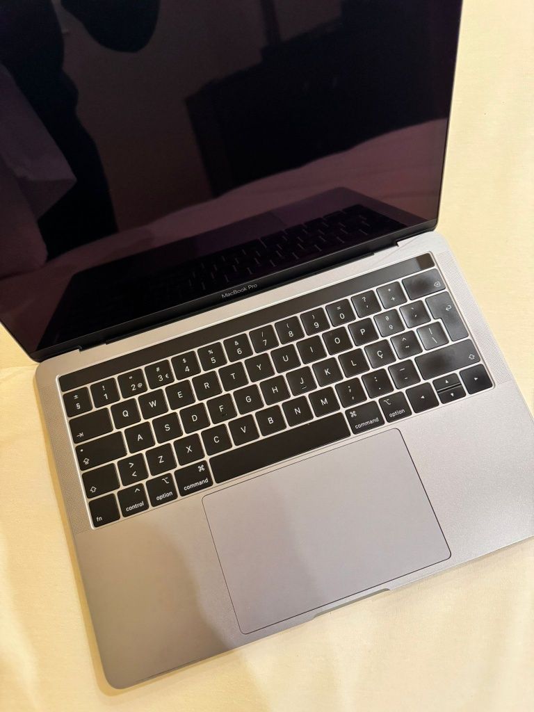 MacBook Pro de 2019, 128G com Touch Bar