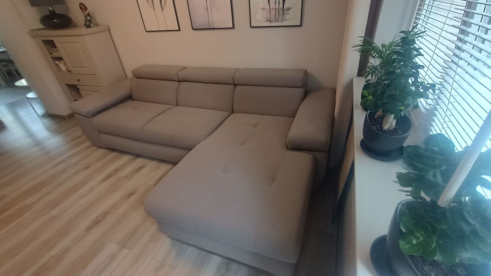 Narożnik z funkcją spania z regulowanymi zagłówkami