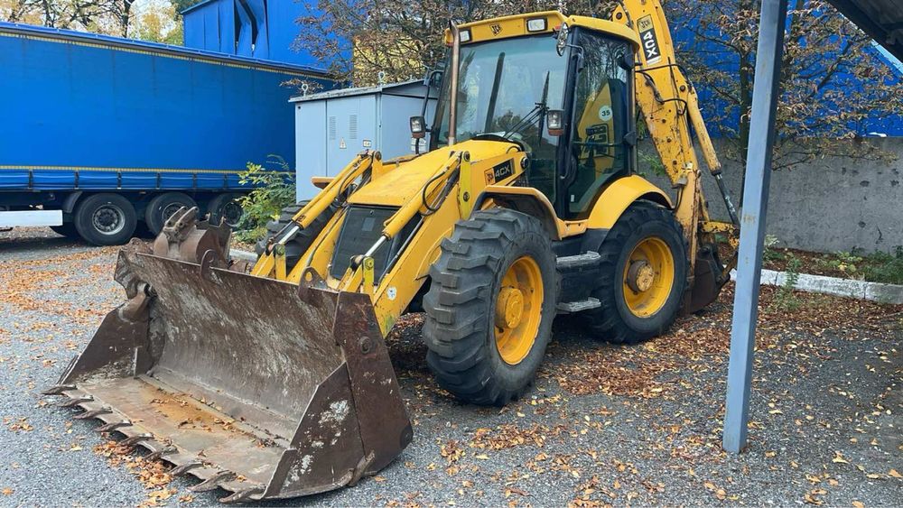 Трактор екскаватор JCB