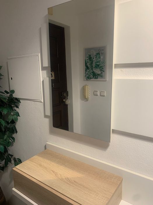 Móvel de parede com espelho