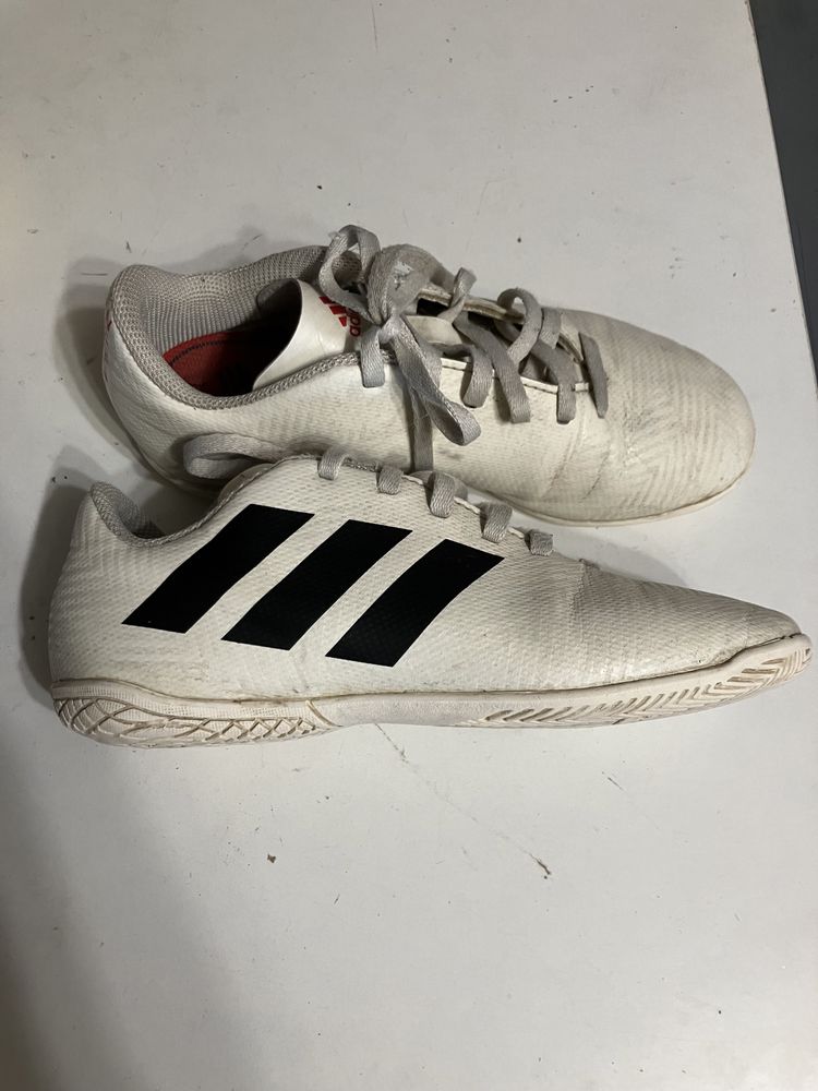 Halówki adidas 33 białe