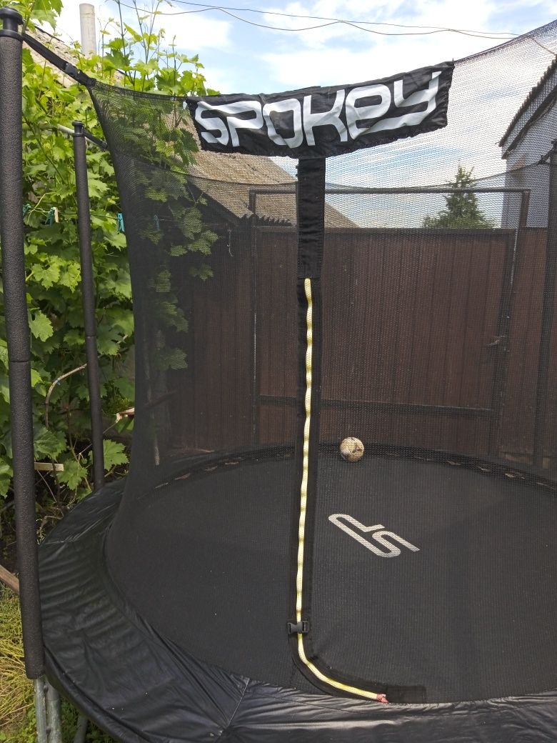 Батут spokey 2,5м б/у