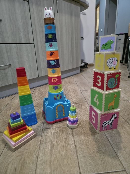 Продам дитячі іграшки пірамідки