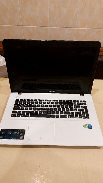 Ноутбук на деталі