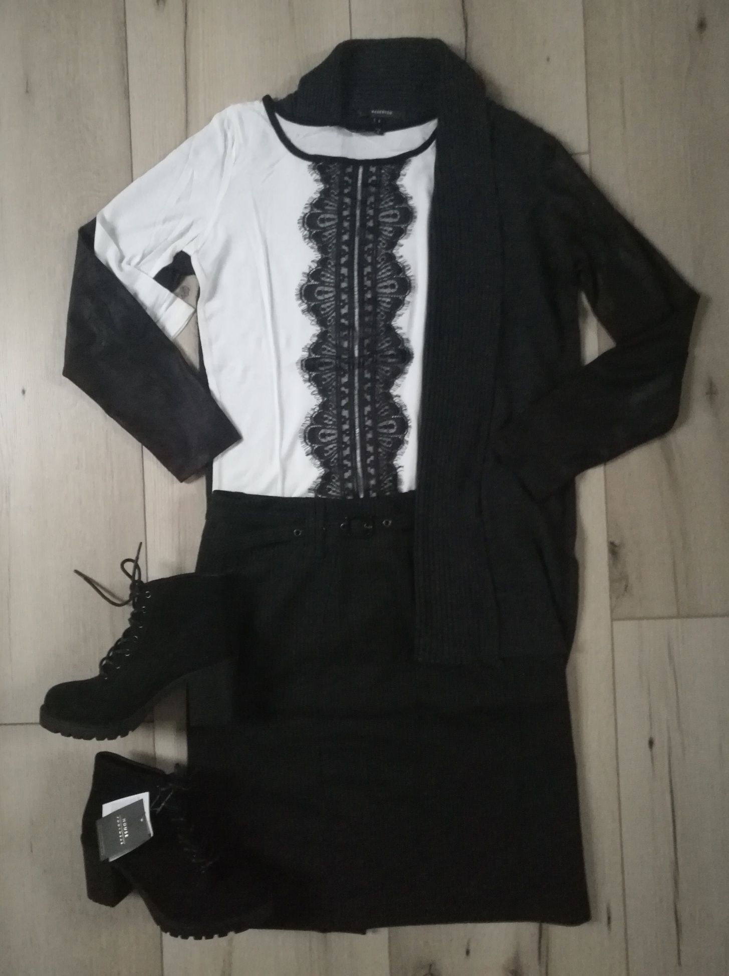 Elegancki zestaw ubrań RESERVED: bluzka + spódnica S