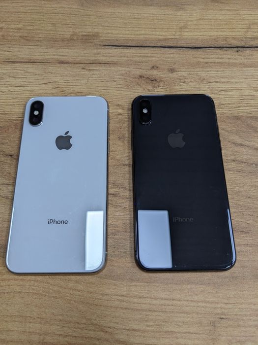 Корпус iPhone X білий і чорний є