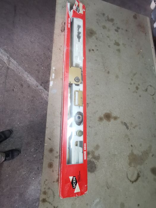 Fechadura da marca UCEM usada