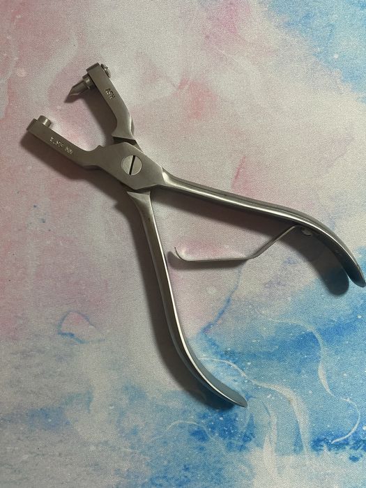 пробійник для кофердаму