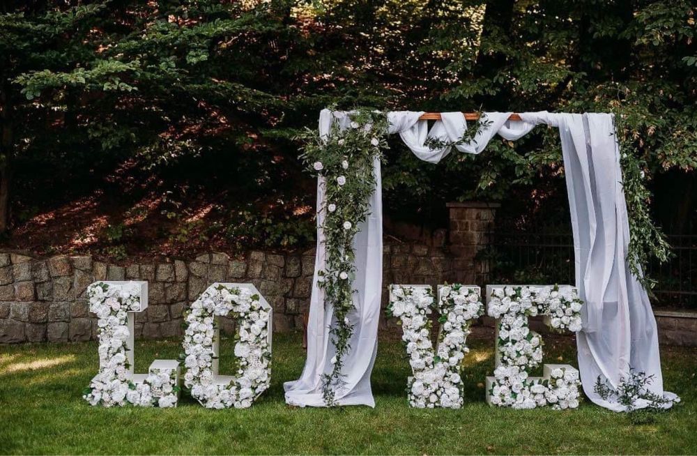 Napis LOVE na wesele