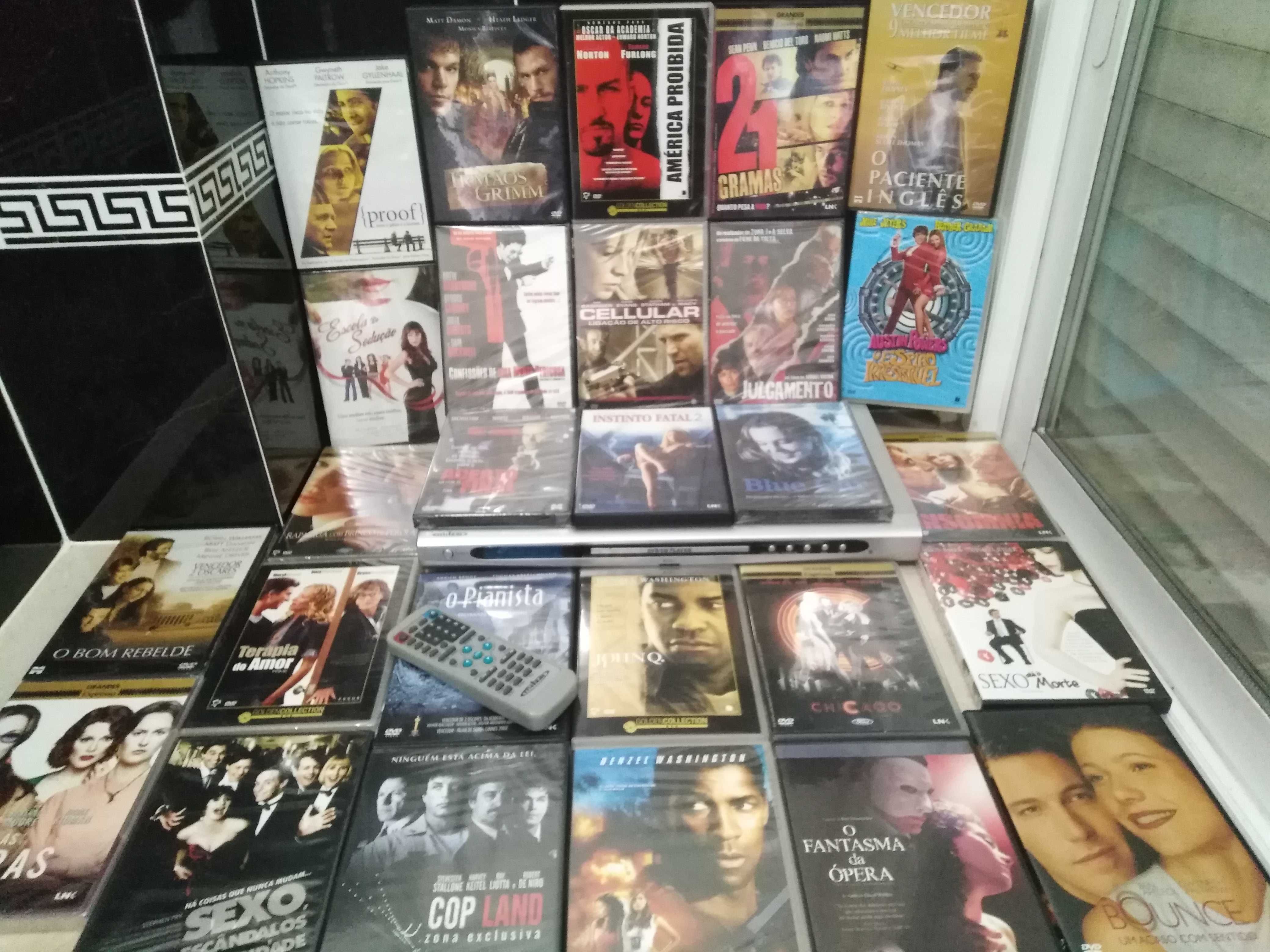 Conjunto de Leitor de DVD Mitsai c/ Comando + 27 Dvds (Alguns selados)