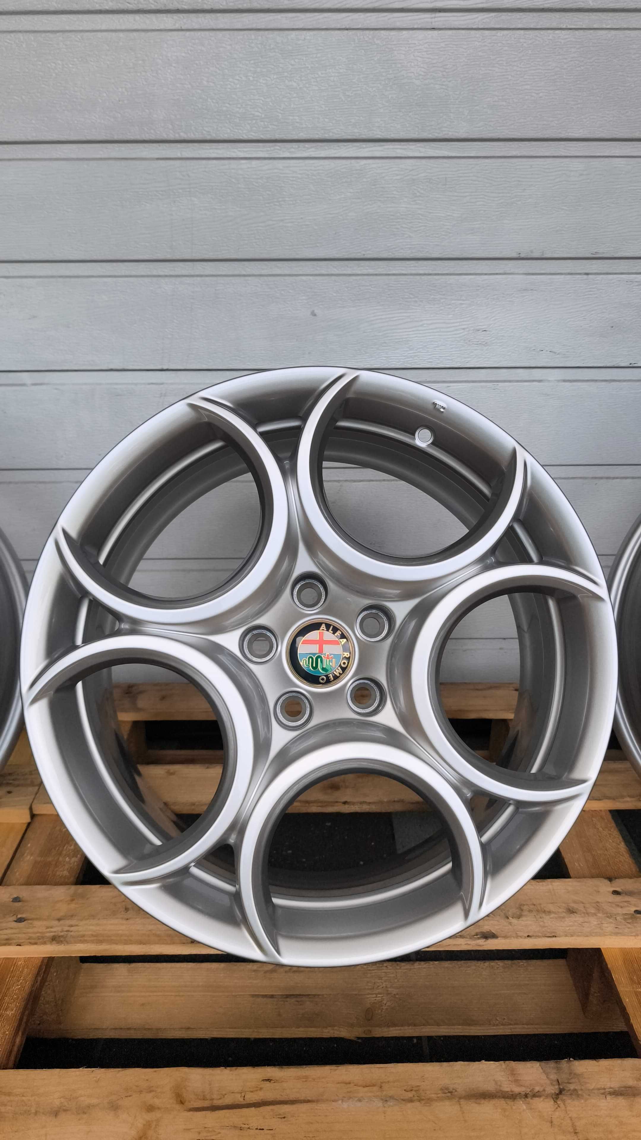 Felgi aluminiowe Alfa Romeo Giulia 18" 5x110 8J 9J Nowe (B602)
