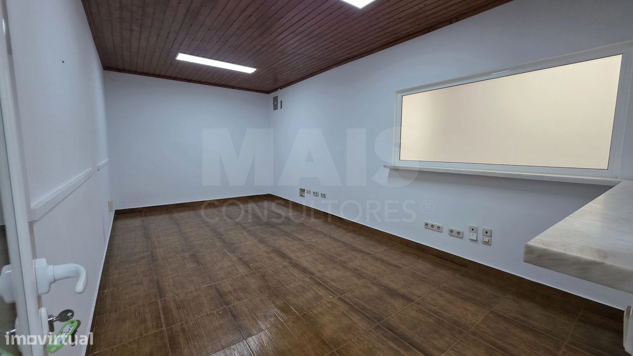 Sala para Serviços ou Escritório