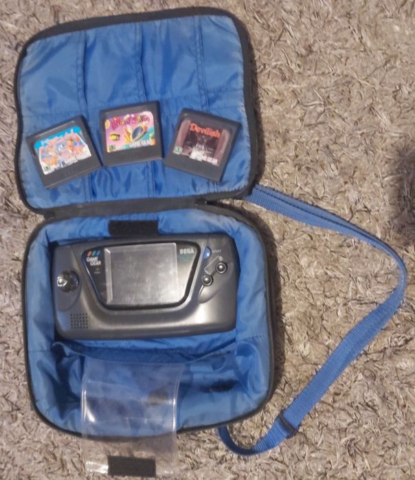 Game gear com jogos e mala.