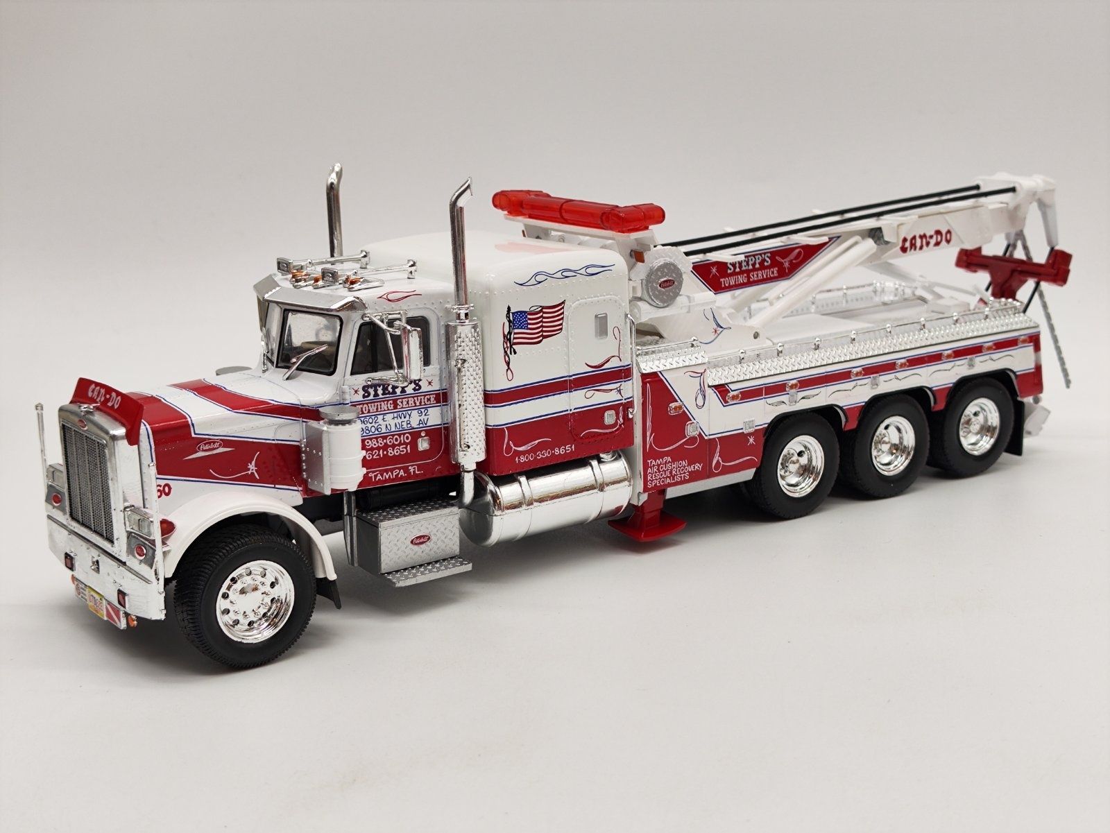 1/43 Kenworth T880 8x4 (2018) Peterbilt 359 (1980) - "Wrecker"