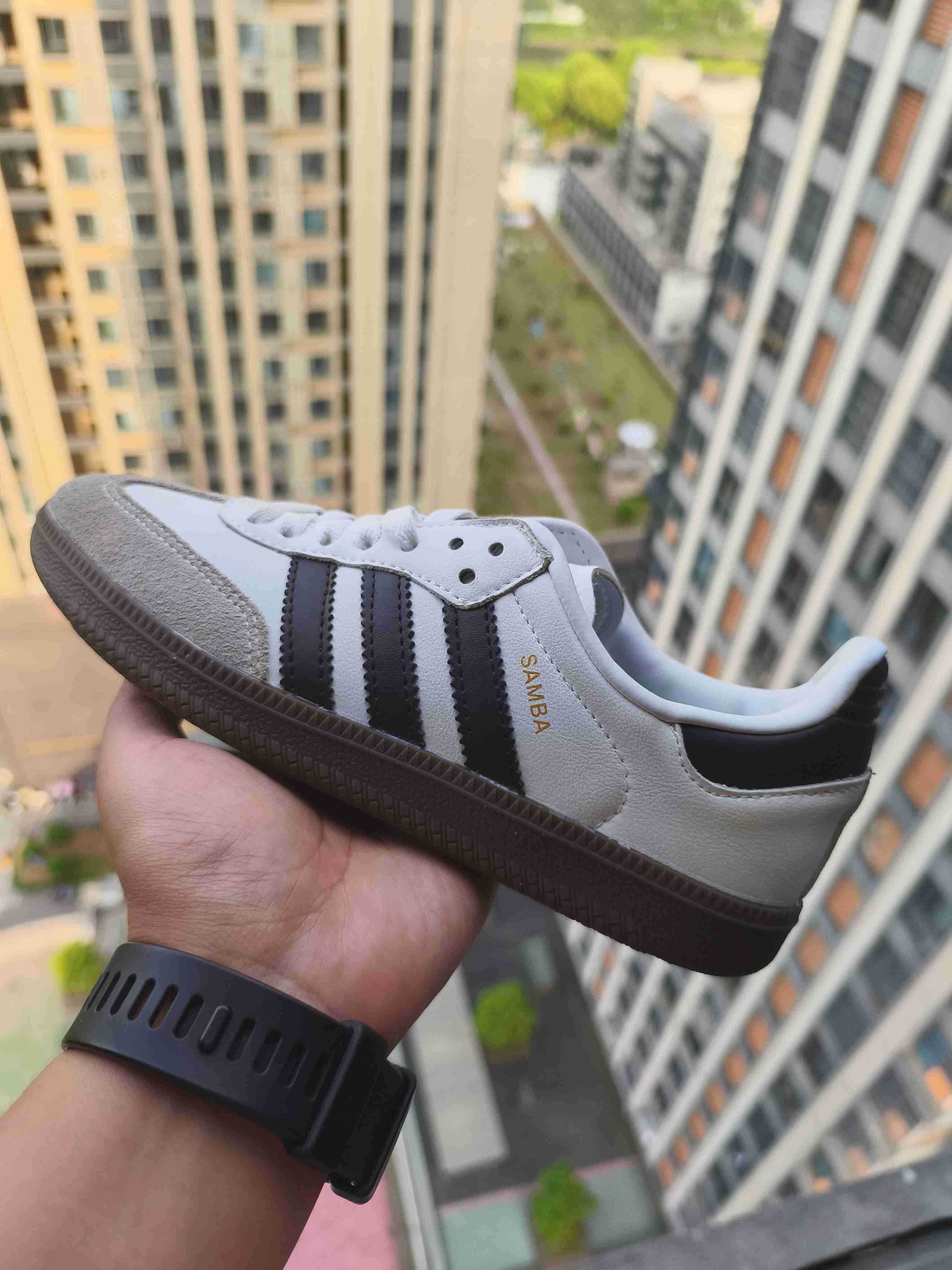 Damskie trampki Adidas, białe i szare, rozmiar 39
