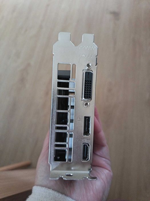 Placa de vídeo semi nova 1650 GTX  SOMENTE em dinheiro presencial