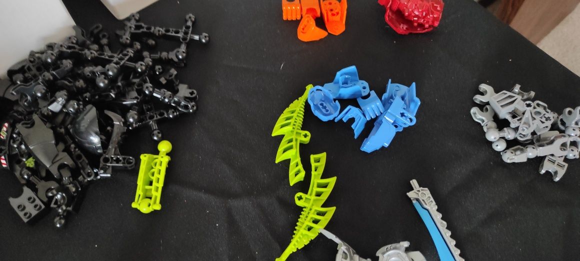 150 peças lego Bionicle