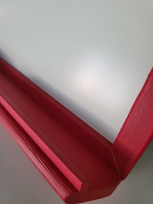 Tablica z półka mała do nauki. Notatek szkolna