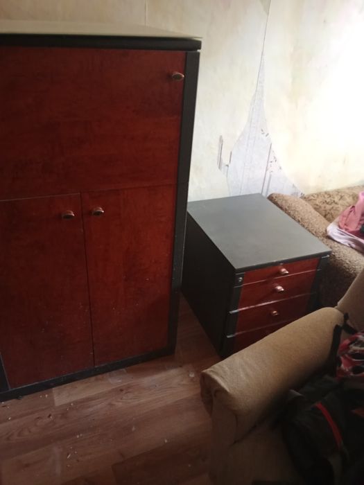 Продам шкаф и другую мебель срочно и дёшево ом