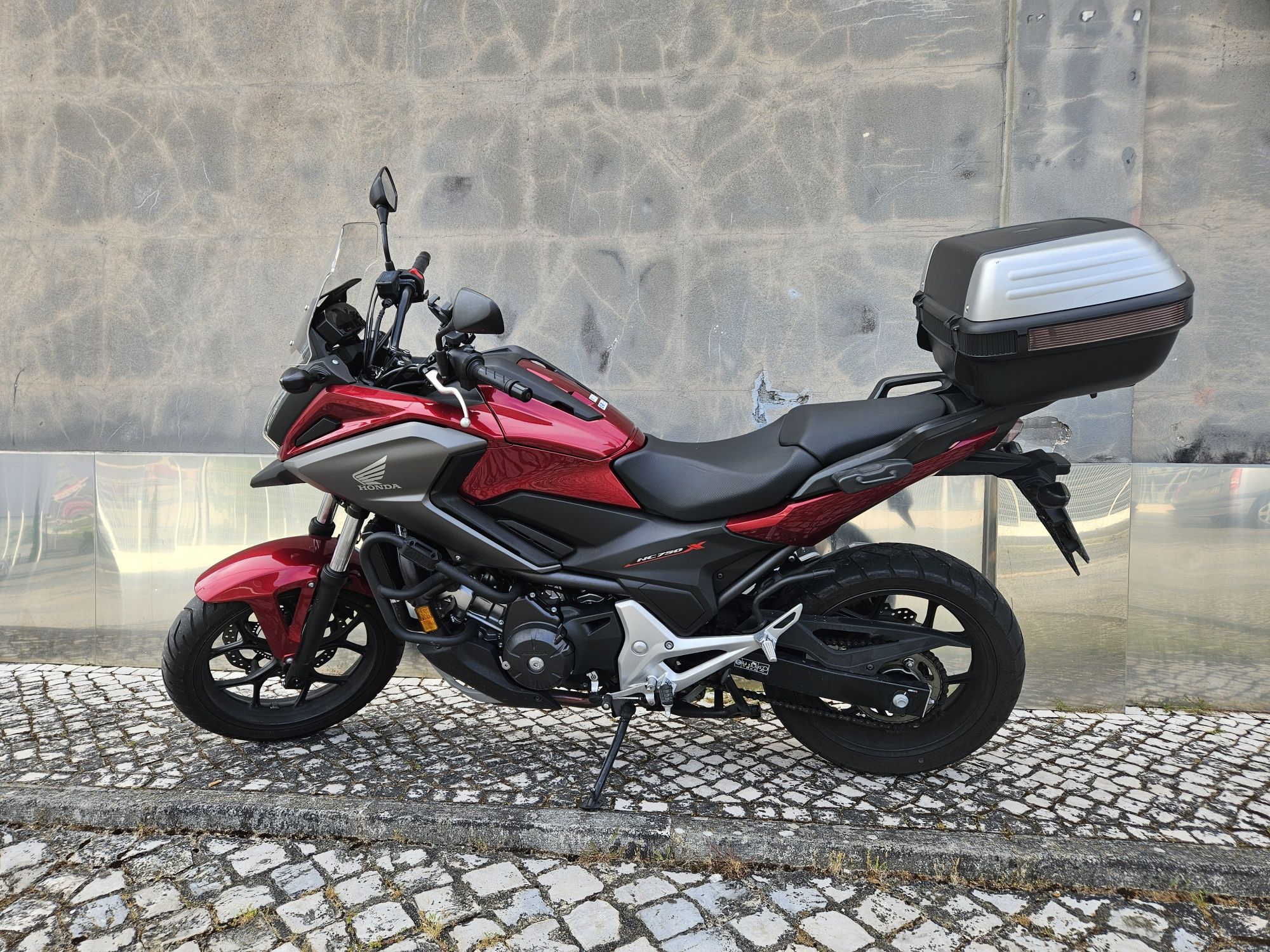 NC 750 X 2020 + descanso central + 3 malas + protetor de motor Givi