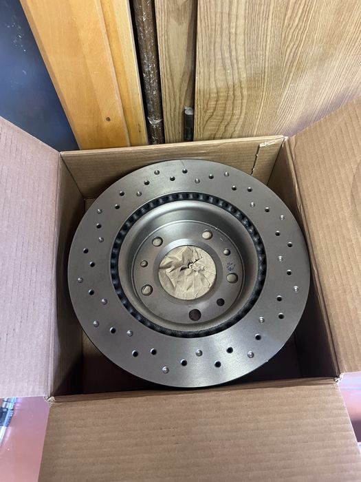 2 Disco Perfurados BREMBO  dianteiros