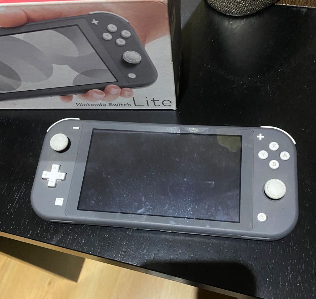 Nintendo switch lite 32 POUCO USADA