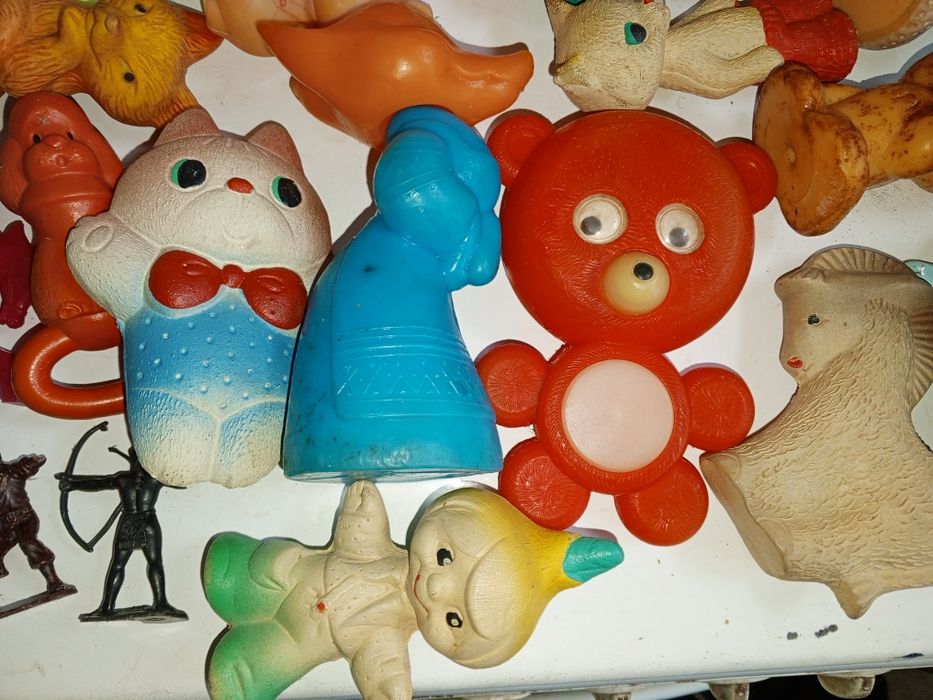 Игрушки СССР резиновые,пластиковые , пистолеты , солдатики,мягкие