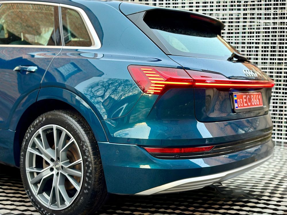 Audi E tron 95 kwt. За 21100€. В наявності