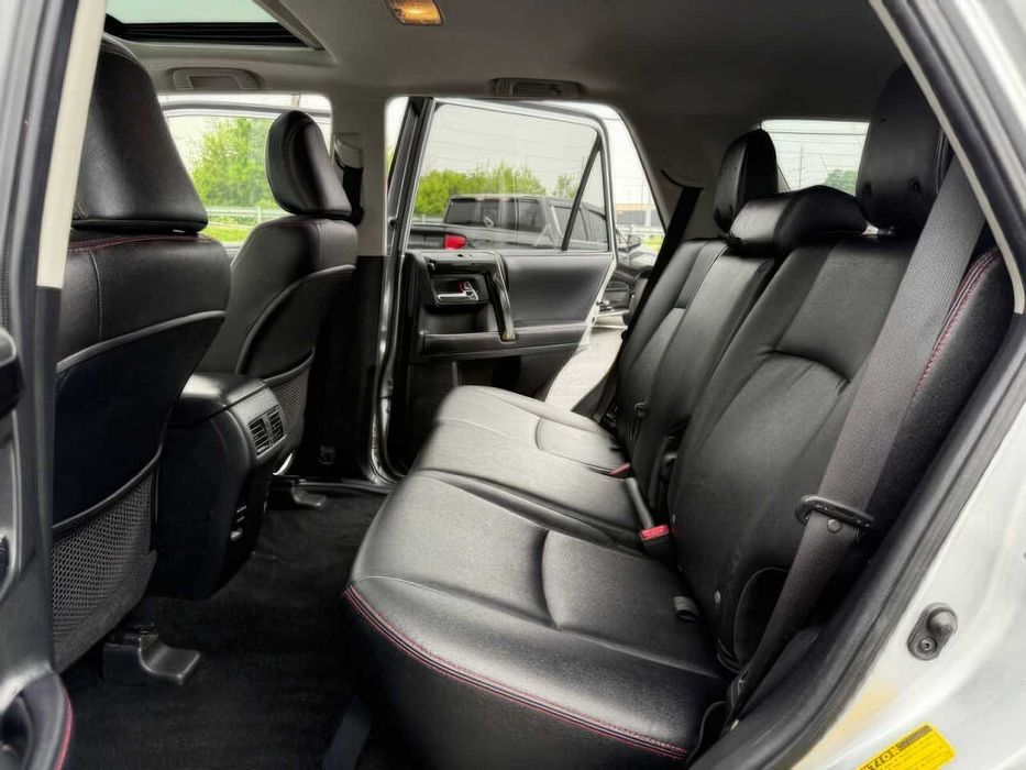 Toyota 4Runner SR5      2018